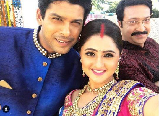 इसके बाद सिद्धार्थ 'जाने पहचाने से ये अजनबी', 'लव यू जिंदगी' और 'बालिका वधू' में लीड रोल कर चुके हैं.