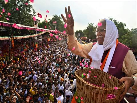 मनोहर लाल खट्टर: टिकट मिलने पर झेलना पड़ा था विरोध, नतीजों ने दिलाई सीएम की कुर्सी मनोहर लाल खट्टर: टिकट मिलने पर झेलना पड़ा था विरोध, नतीजों ने दिलाई सीएम की कुर्सी