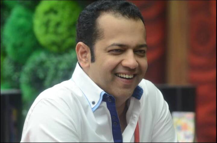 ‘बिग बॉस-2’ के कंटेस्टेंट राहुल महाजन ने अन्य कंटेस्टेंट राजा चौधरी, जुल्फी सईद और आशुतोष कौशिक के साथ ‘बिग बॉस’ हाउस से बाहर निकलने की कोशिश की थी, हालांकि बाकी सभी ने माफी मांग ली और राहुल ने ऐसा करने से इंकार कर दिया, जिससे उन्हे शो से बाहर जाना पड़ा था.