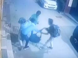 दिल्लीः सागरपुर में लूटेरों ने बैग के चक्कर मे युवक की हत्या की, CCTV में कैद हुई दिल दहलाने वाली वारदात