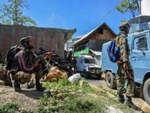 जम्मू कश्मीर: आतंकी गतिविधियों के संदेह में तीन गिरफ्तार, संभावित ठिकानों पर छापेमारी जारी