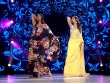 \'डांस दीवाने 2\' के फिनाले में \'डोला रे डोला\' पर जमकर थिरकीं माधुरी संग प्रियंका चोपड़ा, वायरल हो रहा VIDEO