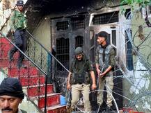रामबन में एबीपी न्यूज के कैमरे पर कैद हुई एनकाउंटर की तस्वीरें, CRPF के ट्रक के नीचे फंसी रही टीम, 3 आतंकी ढेर