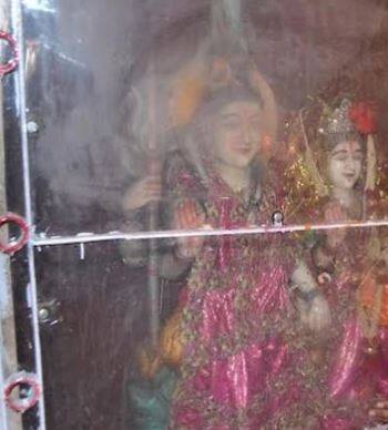 अपने आप में अनोखा है मां जंगली देवी का मंदिर, यहां ईंट चढ़ाने से पूरी होती हैं सारी मनोकामनाएं