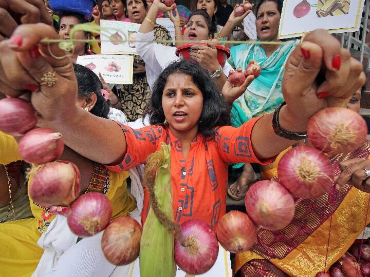 प्याज के निर्यात पर केंद्र सरकार ने तत्काल प्रभाव से लगाई रोक, बढ़ती कीमतों पर लगेगा ब्रेक