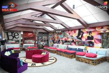 शो के सभी कंटेस्टेंट्स को इस घर में 100 दिनों के लिए 90 कैमरों के सामने 24x7 रखा जाएगा.