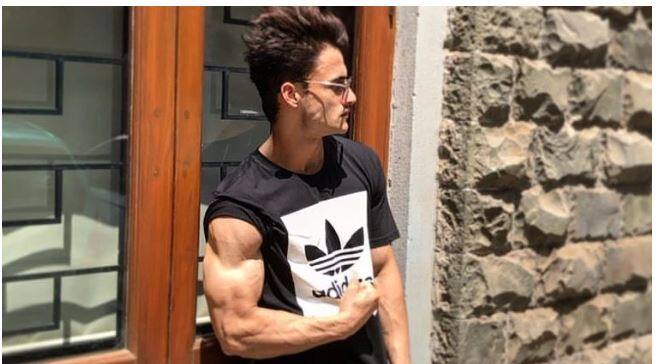 इस शो में मॉडल असिम रियाज भी नज़र आएंगे. उन्हें इससे पहले कई टीवी कमर्शियल में भी देखा जा चुका है.