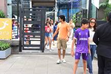 गर्लफ्रेंड शिबानी दांडेकर और बेटियों के साथ लंच करने पहुंचे फरहान अख्तर, देखें खास तस्वीरें