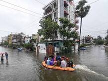 बिहार में बारिश से संकट बरकरार, पटना में सड़क पर चल रही है नाव, सीएम नीतीश ने कहा- मदद के लिए प्रयास जारी