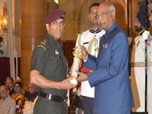 राष्ट्रपति कोविंद से मिले महेंद्र सिंह धोनी, राजभवन में साथ बैठकर किया डिनर