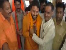 UP उपचुनाव: फुटपाथ पर सब्जी बेचने वाले के बेटे को BJP ने बनाया उम्मीदवार, इस सीट से दिया टिकट