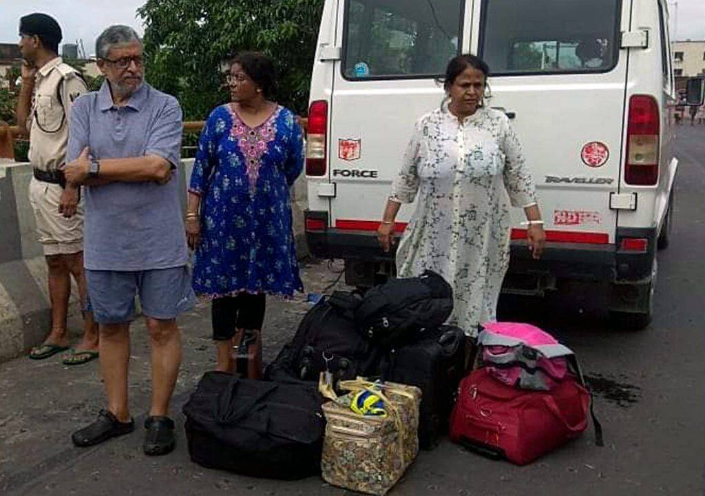 Bihar Flood: पटना में पानी के साथ आए कचरों से फैल रही सड़ांध, बाढ़ से अब तक 40 की मौत