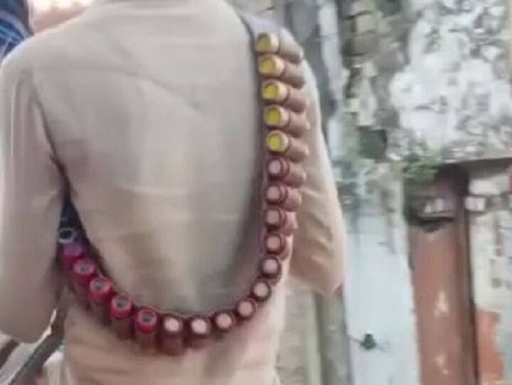 10 साल के लड़के को दहेज में मिला घोड़ा, कारतूसों की बेल्ट पहन कर गांव में घूमा, वीडियो वायरल 10 year old boy sitting on horse with bullet belt in roorkee 10 साल के लड़के को दहेज में मिला घोड़ा, कारतूसों की बेल्ट पहन कर गांव में घूमा, वीडियो वायरल