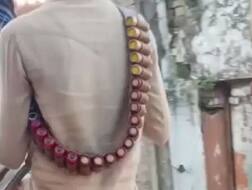 10 साल के लड़के को दहेज में मिला घोड़ा, कारतूसों की बेल्ट पहन कर गांव में घूमा, वीडियो वायरल