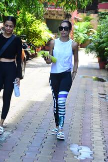 बहन अमृता के साथ जिम के बाहर कैप्चर हुईं मलाइका अरोड़ा, ग्लैमर देख दंग रह जाएंगे