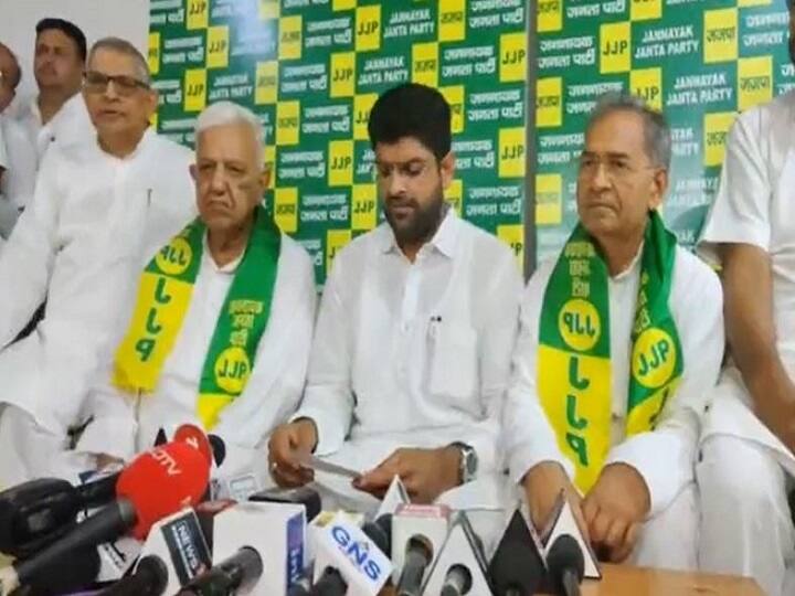 हरियाणा चुनाव: कांग्रेस को लगा बड़ा झटका, पूर्व मंत्री ने जेजेपी ज्वाइन की ex minister satpal sangwan joins jjp Haryana assembly polls 2019 हरियाणा चुनाव: कांग्रेस को लगा बड़ा झटका, पूर्व मंत्री ने जेजेपी ज्वाइन की