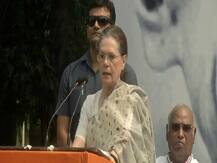 सोनिया गांधी का मोदी सरकार पर हमला, कहा- कुछ लोग चाहते हैं कि भारत का पर्याय गांधी नहीं, RSS बने
