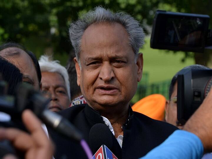 राजस्थान: राज्यसभा चुनाव से पहले हलचल तेज़, सीएम गहलोत बोले- पार्टी के सभी विधायक एकजुट, लोभ लालच में नहीं आएंगे Rajasthan: stir before Rajya Sabha elections, CM Ashok Gehlot statement about his MLAs राजस्थान: राज्यसभा चुनाव से पहले हलचल तेज़, सीएम गहलोत बोले- पार्टी के सभी विधायक एकजुट, लोभ लालच में नहीं आएंगे