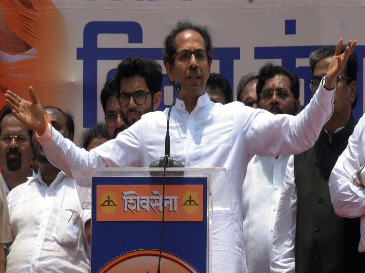 महाराष्ट्र विधानसभा चुनाव: शिवसेना ने बीजेपी के सामने क्यों घुटने टेक दिए?