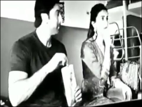 ट्रेन में गपशप करते और चिप्स खाते रणबीर-आलिया का वीडियो हुआ वायरल, आपने देखा क्या? ट्रेन में गपशप करते और चिप्स खाते रणबीर-आलिया का वीडियो हुआ वायरल, आपने देखा क्या?