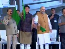 वैष्णो देवी के श्रद्धालुओं को तोहफा: अमित शाह ने दिल्ली-कटरा ‘वंदेभारत एक्सप्रेस’ को दिखाई हरी झंडी, 8 घंटों में पूरी होगी यात्रा