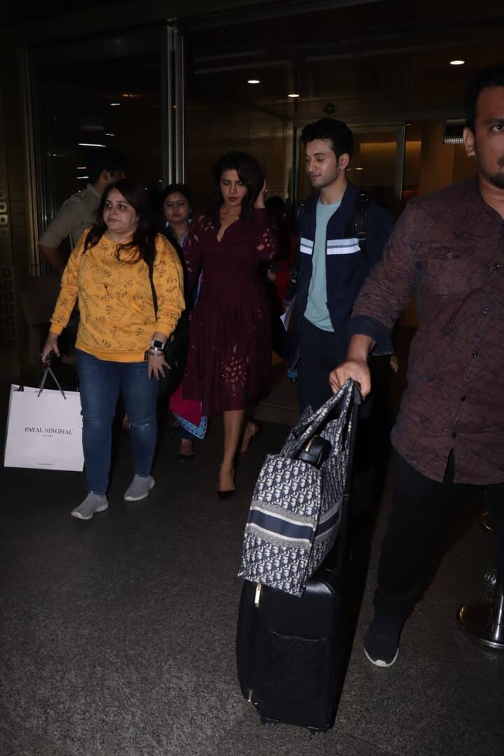 इसकी निर्देशक सोनाली बोस हैं.