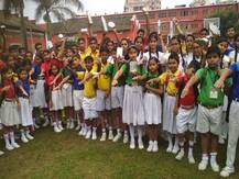 यूपी: गांधी जयंती पर प्रयागराज के स्कूली बच्चों ने लिया प्लास्टिक के टिफिन व पानी की बोतल के बहिष्कार का संकल्प