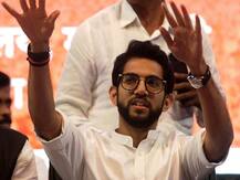 आदित्य ठाकरे ने भरा नामांकन, हलफनामे में खुद को बताया करोड़पति, कोई आपराधिक मामला दर्ज नहीं