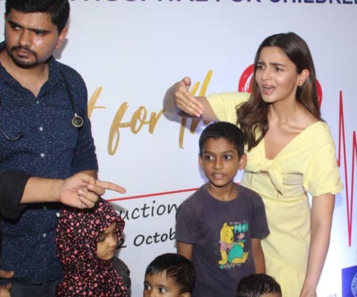 दिल की बीमारियों से पीड़ित बच्चों के इलाज के लिए पेंटिंग प्रदर्शनी के माध्यम से फंड जुटाने की पहल का समर्थन करने के लिए बॉलीवुड स्टार आलिया भट्ट आगे आई हैं. 