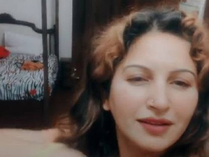 हरियाणा की आदमपुर सीट से बीजेपी ने सोनाली फोगाट को चुनाव मैदान में उतारा है. सोनाली फोगाट पहले अभिनेत्री थीं और उन्होंने कुछ टीवी सीरियल में भी काम किया है.