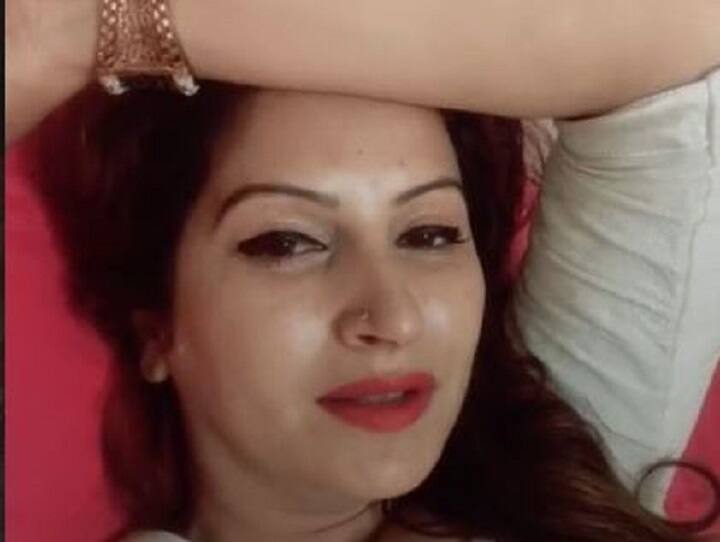 सोनाली फोगाट हरियाणा के बीजेपी महिला मोर्चा की उपाध्यक्ष भी हैं. उनके पति भी बीजेपी के नेता थे लेकिन रहस्यमयी परिस्थितियों में उनकी मौत हो गई थी.