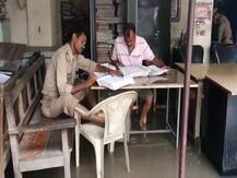 प्रयागराज: लगातार हो रही बारिश से तालाब बना पुलिस स्टेशन, भरा ढाई फिट तक पानी