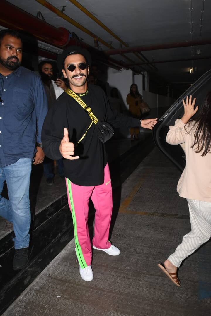 काम की बात करें तो रणवीर इन दिनों '83' में व्यस्त हैं. इसमें रणवीर सिंह ने कपिल देव की भूमिका निभाई है. 