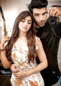 Bigg Boss 13 के पारस छाबड़ा की गर्लफ्रेंड हैं हद से ज्यादा बोल्ड, यहां देखिए कपल की रोमांटिक तस्वीरें