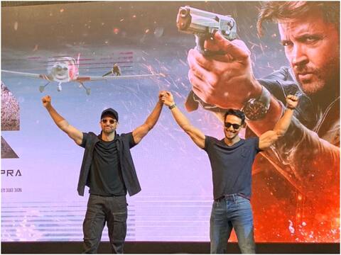 फिल्म के प्रमोशन से नदारद, मगर कामयाबी के जश्न में साथ-साथ नजर आये ऋतिक और टाइगर फिल्म के प्रमोशन से नदारद, मगर कामयाबी के जश्न में साथ-साथ नजर आये ऋतिक और टाइगर