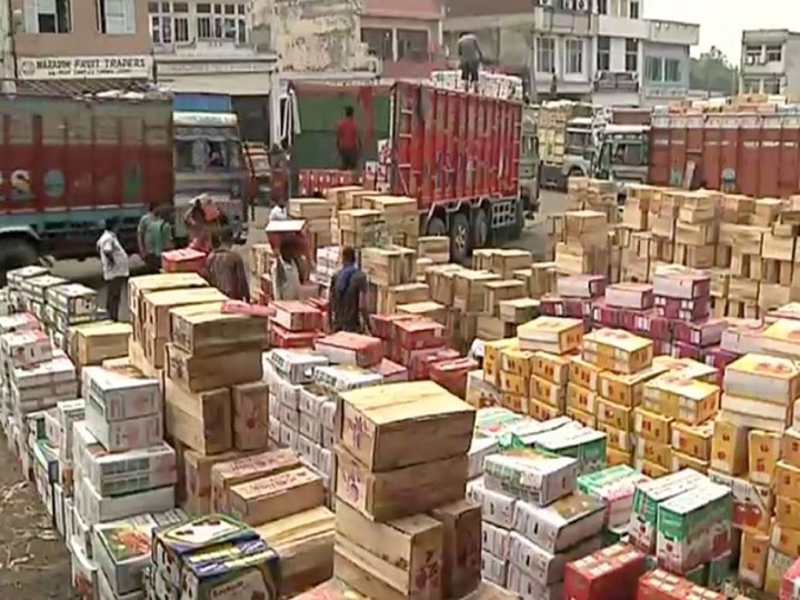 Jammu Apple traders sent 11000 trucks of apple outside from state जम्मूः व्यापारियों ने अब तक सेब के 11000 ट्रक कश्मीर से बाहर भेजे, पूरे शबाब पर है सेब का कारोबार