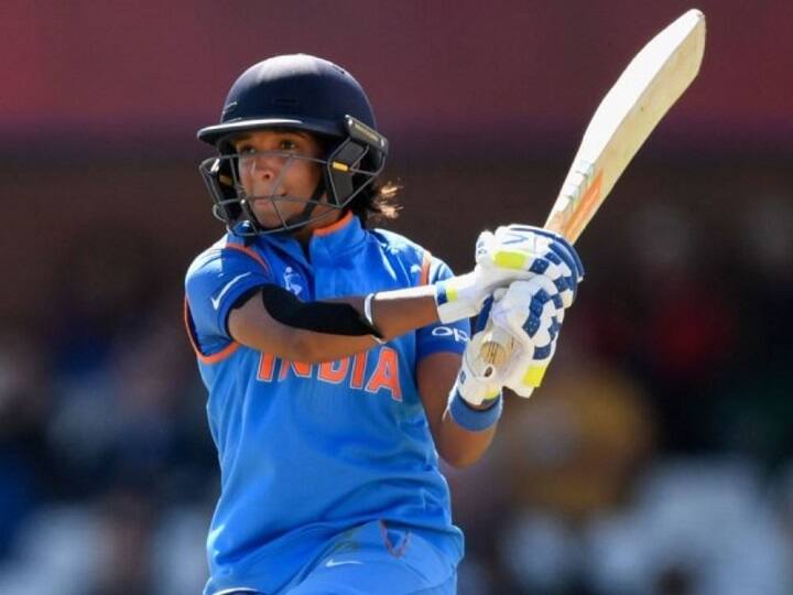 Harmanpreet Kaur beats MS Dhoni and Rohit Sharma with this T20Is record हरमनप्रीत कौर ने धोनी और रोहित शर्मा को पछाड़ा, T20 में बनाया ये खास रिकॉर्ड