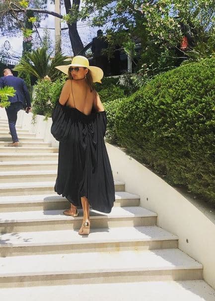 उन्होंने कमेंट किया, 