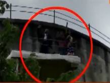 लखनऊ: न्याय की मांग लेकर 24 घंटे से टंकी पर चढ़ा है परिवार, सीएम योगी को बुलाने की मांग