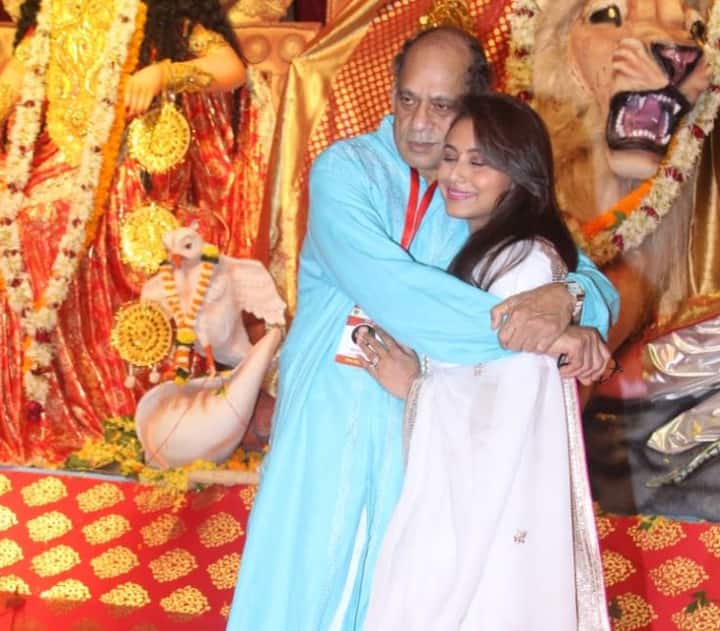 आज महासप्तमी के दिन फिल्म अभिनेत्री रानी मुखर्जी ने 72वें नॉर्थ बॉम्बे सार्वजनिक दुर्गा पूजा समिति के पंडाल में जाकर मां दुर्गा का आशीर्वाद लिया.