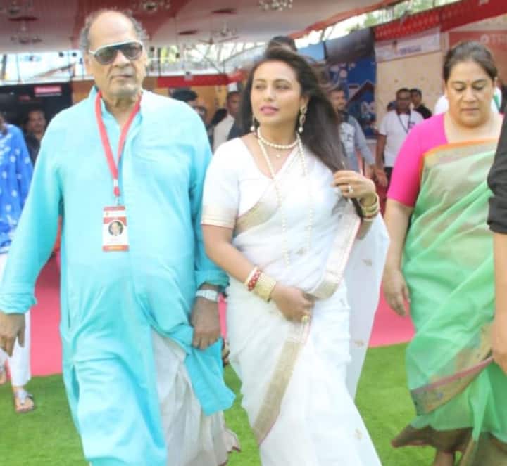 मां का आशीर्वाद लेने के बाद रानी मुखर्जी ने मीडिया से बात भी की और बताया कि किस तरह से उन्हे मां दुर्गा से प्रेरणा मिलती है.