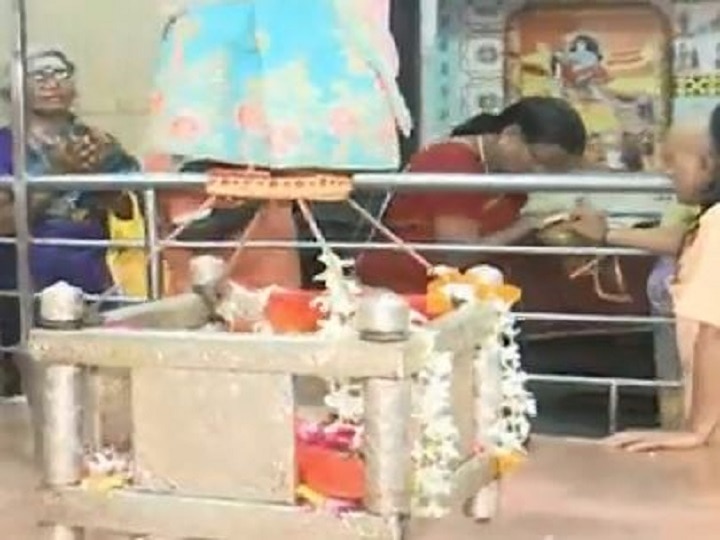 UP- Alop Shankari the unique temple in Sangam city, where cradle worshiped by people यूपी: संगम नगरी में है मां का अनोखा स्वरूप, जहां मूर्ति की जगह होती है पालने की पूजा
