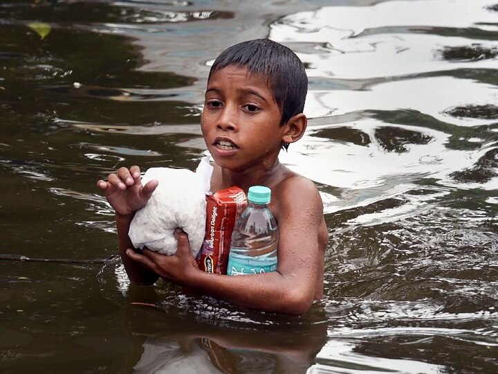 पटना जलजमाव: सफाई के लिए सड़क पर उतर रहे हैं अफसर, दुर्गा पूजा के सफल आयोजन के लिए पंडालों में घूम रहे CM नीतीश