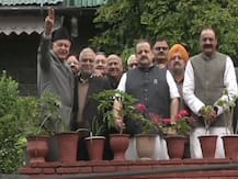 अनुच्छेद 370 हटने के दो महीने बाद नजर आए फारूक अब्दुल्ला, NC के नेताओं ने इजाजत के बाद की मुलाकात