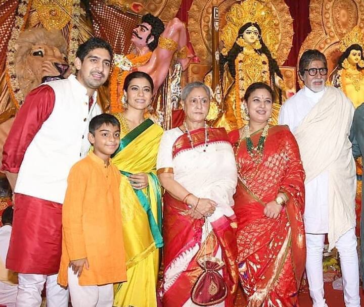 इस दौरान दुर्गा पंडाल में करीब 20 साल बाद 'कभी खुशी कभी गम' की स्टारकास्ट साथ नजर आई.