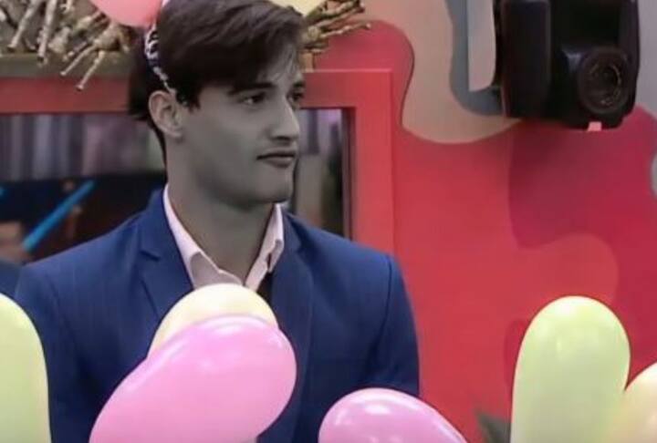 आसिम ने पारस का नाम लेते हुए कहा कि ये सभी को गेम खिलाता है. इसके साथ ही बॉडी वाली बात पर कहा कि जिसकी खुद की बॉडी नहीं वो दूसरों को कुछ न ही कहे.