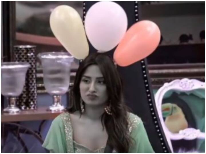 शहनाज ने माहिरा का गुब्बारा फोड़ते हुए कहा कि उनका कॉन्फिडेंस अच्छा है लेकिन ओवरकॉन्फिडेंस गलत है.