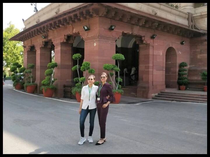 नुसरत जहां और विवादों का पुराना नाता है. नुसरत जहां जब लोकसभा चुनाव जीतकर शपथ ग्रहण के लिए पहली बार लोकसभा पहुंचीं थीं. उनके साथ टीएमसी की ही जादवपुर से सांसद और अभिनेत्री मिमी चक्रवर्ती भी थीं. इस दौरान दोनों सांसदों ने वेस्टर्न ड्रेस पहनी हुई थी. सोशल मीडिया पर इस बात को लेकर उन्हें काफी ट्रोल किया गया.