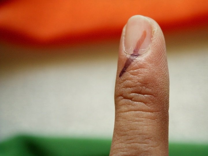UP By Election 18.49 percent voting till 11 AM in uttar Pradesh यूपी उपचुनावः 11 बजे तक 18.49 फीसदी वोटिंग, 7 सीटों पर अब तक शांतिपूर्ण तरीके से चल रहा मतदान