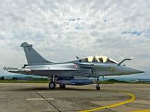 वायुसेना दिवस और दशहरा के मौके पर आज देश को मिलेगा पहला राफेल, लड़ाकू विमान के साथ फ्रांस में रक्षा मंत्री करेंगे शस्त्र पूजा